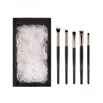 صورة او تو او طقم فرش مكياج للعيون ستار شاين 5 فرش